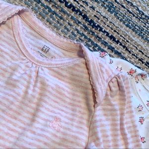 2 pack Gap long sleeve onesies